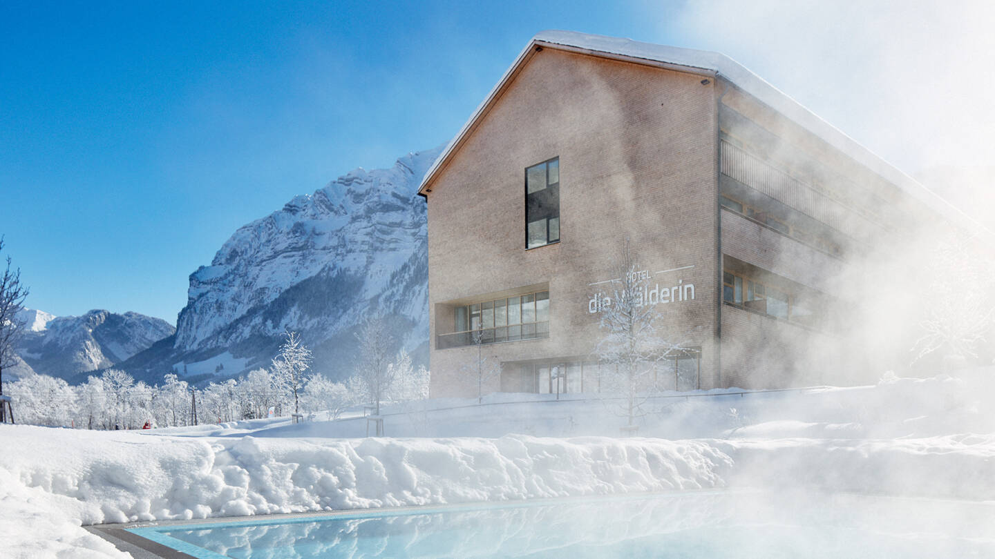 Hotel die Wälderin_Gartenpool Winter_Adolf Bereuter_2000px