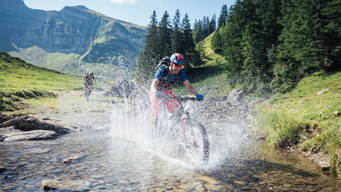 Mountainbiken im Bereich Alpe Kanis (c) Sebastian Stiphout - Bregenzerwald Tourismus