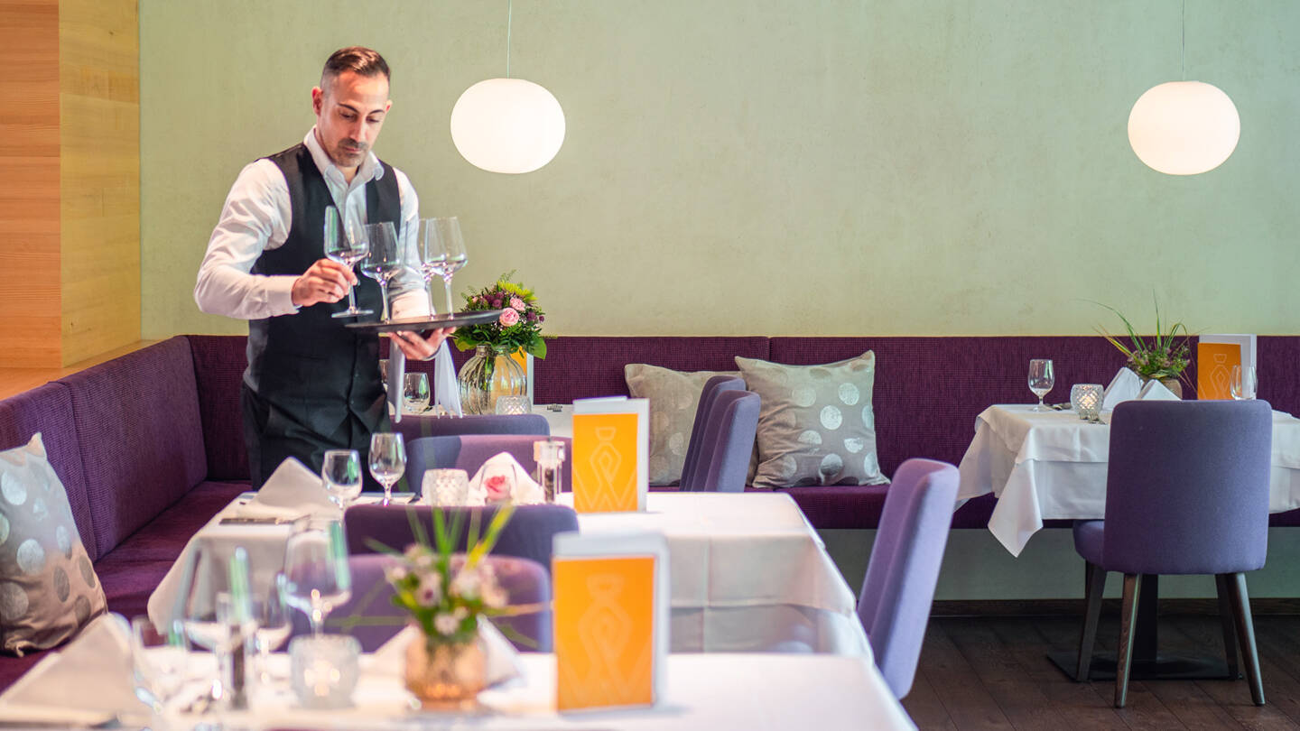 dW_ChrisBorg_Juli23_Restaurant_Tische_161_CF_2000px