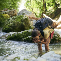 Erfrischung am Bach (c) Alex Kaiser - Bregenzerwald Tourismus [Webqualität]