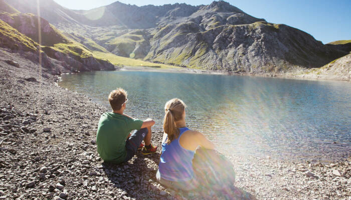 Pause am Butzensee (c) Sebastian Stiphout - Warth-Schröcken Tourismus [Webqualität]