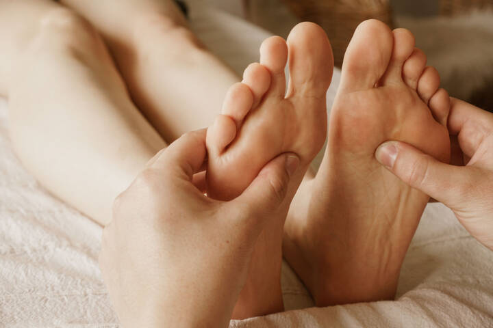 Massage-Fussreflexzonen-Sport-Masseur-Fuesse_2000px
